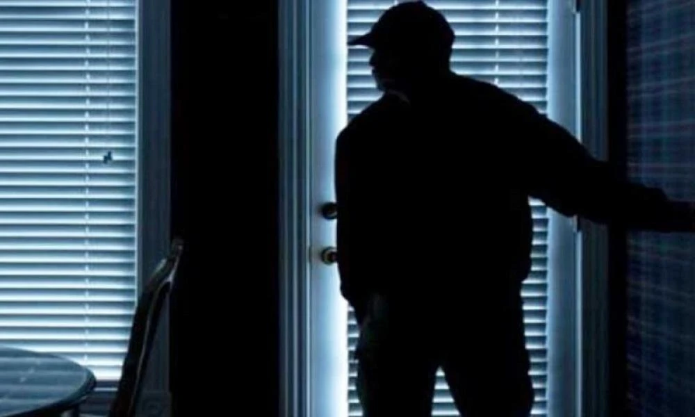 Θεσσαλονίκη: 52χρονος «ρήμαζε» σπίτια με λεία χρήματα, κοσμήματα και τραπεζκές κάρτες